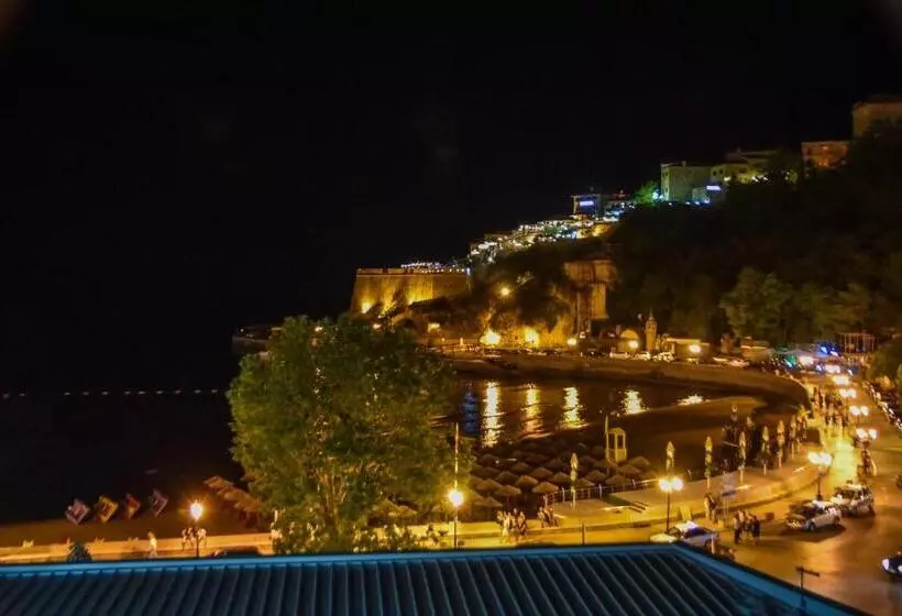 تختخواب و صبحانه Mala Plaza