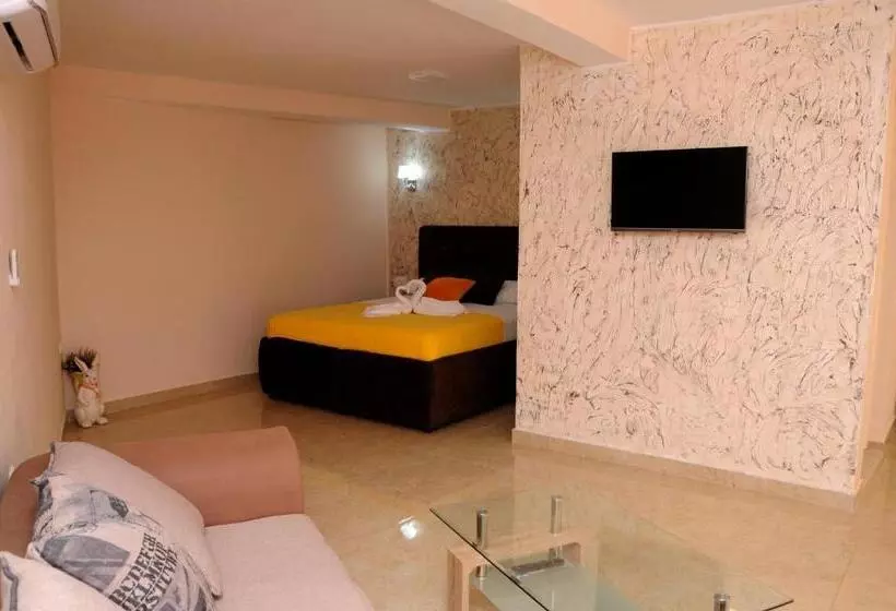 تختخواب و صبحانه Mala Plaza