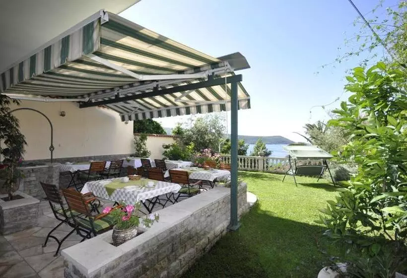 Garni Hotel Bokeška Noć