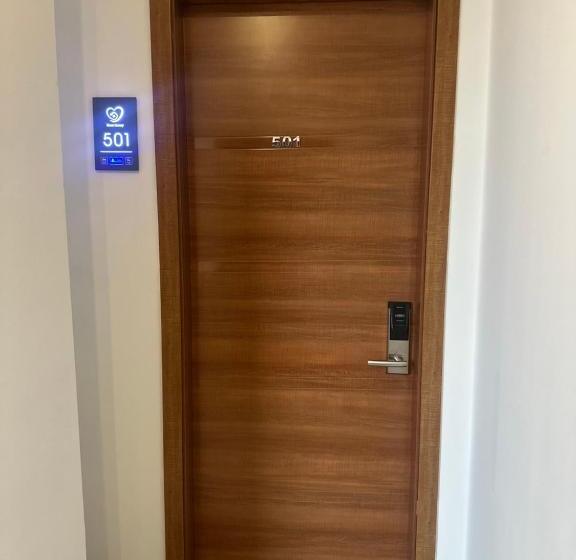 هتل Homey Kobuleti