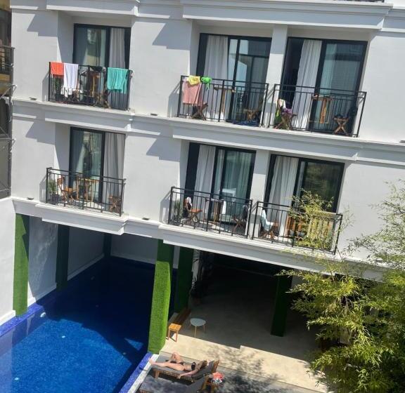 هتل Homey Kobuleti