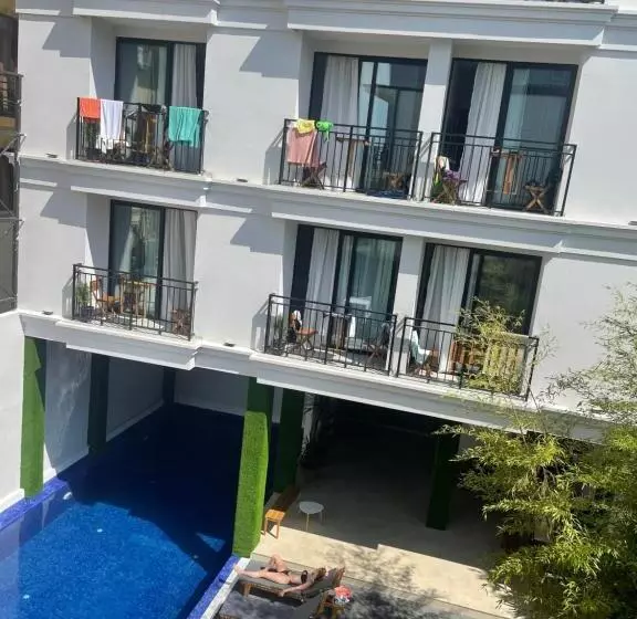 هتل Homey Kobuleti
