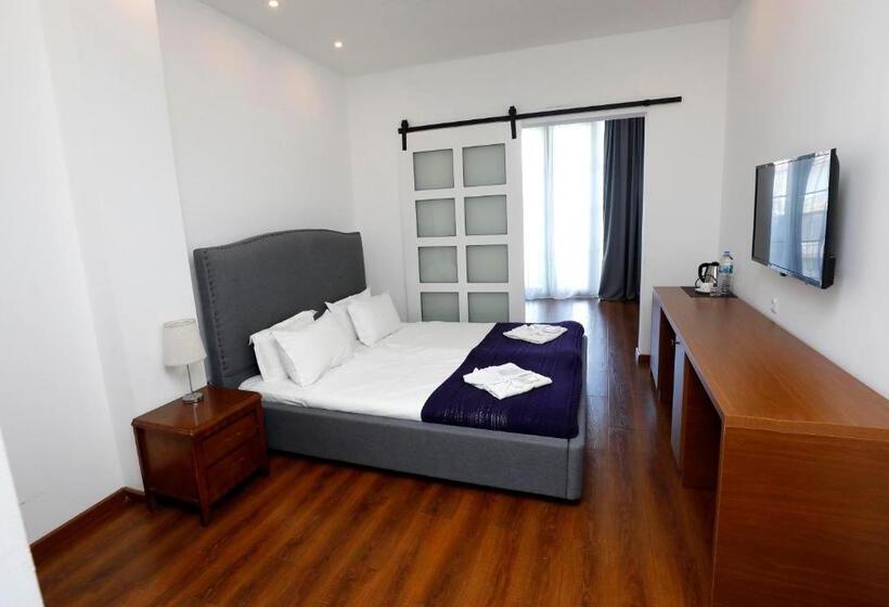 هتل Homey Kobuleti