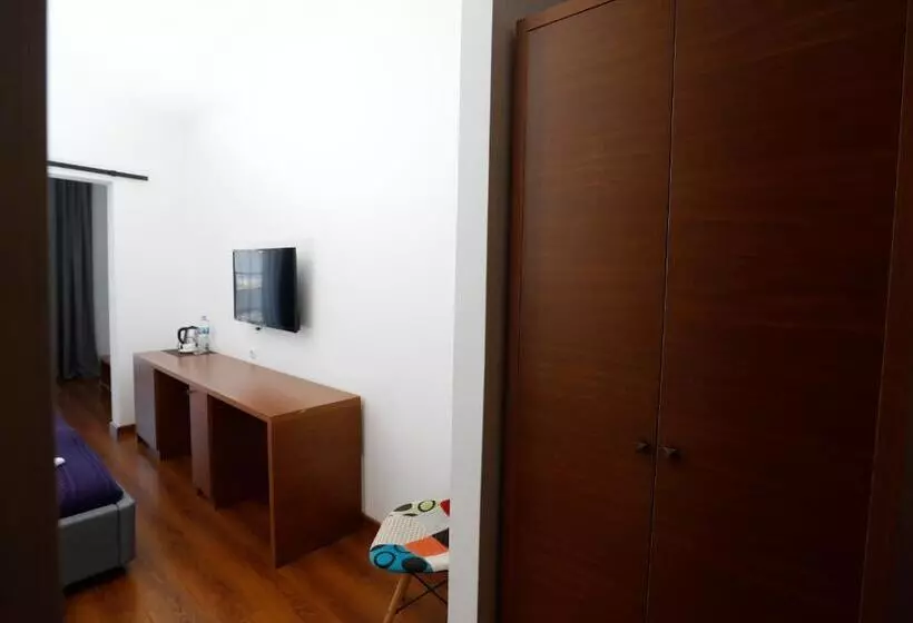هتل Homey Kobuleti