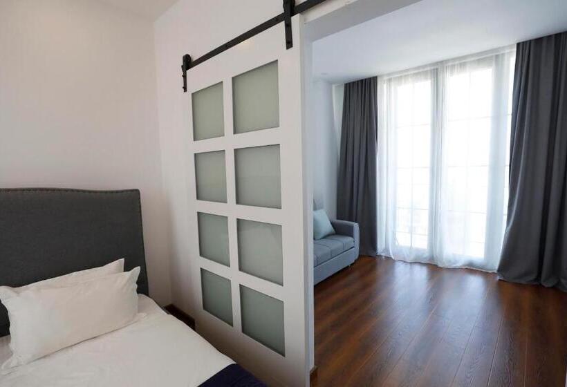 هتل Homey Kobuleti