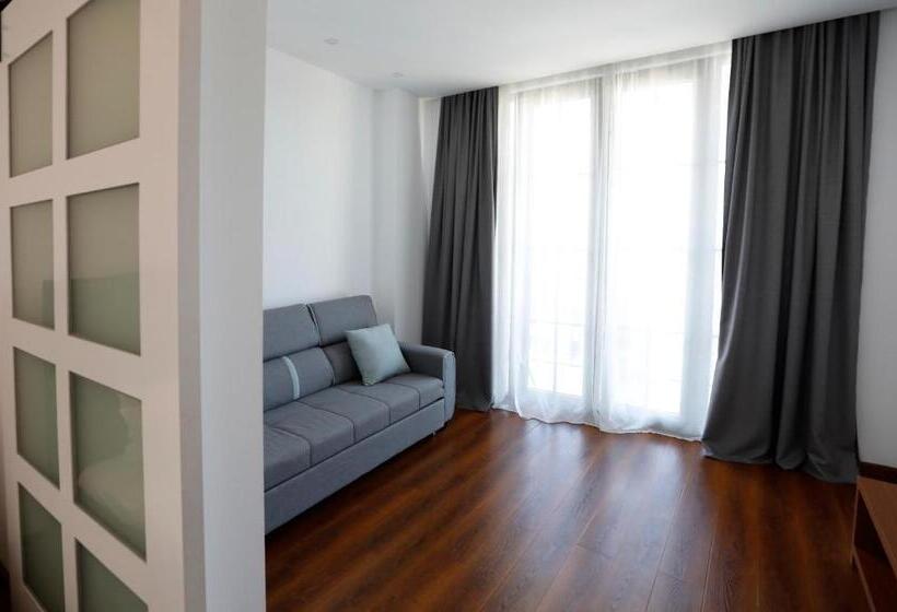 هتل Homey Kobuleti