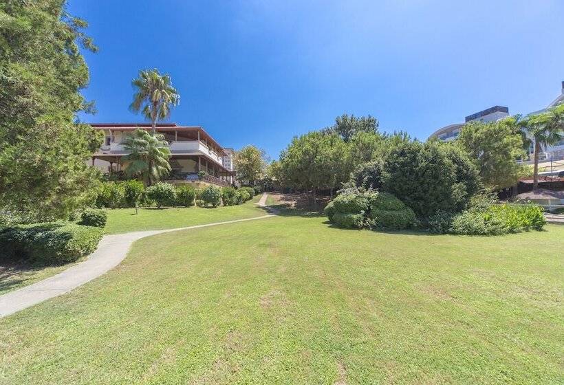 בית מלון כפרי Lonicera Resort & Spa