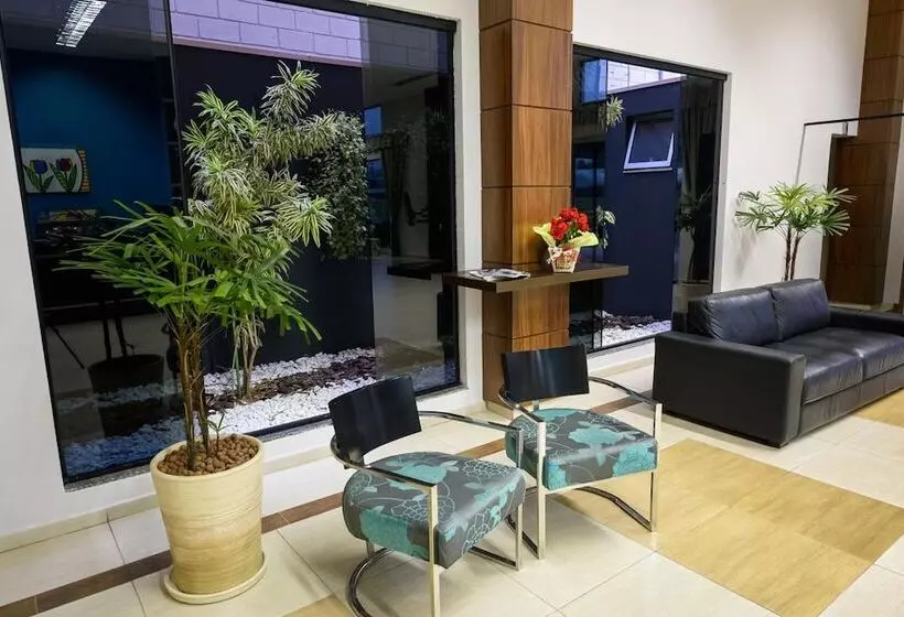 Hotelli Prisma Plaza