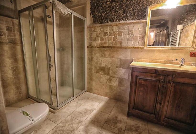 فندق Century Cave