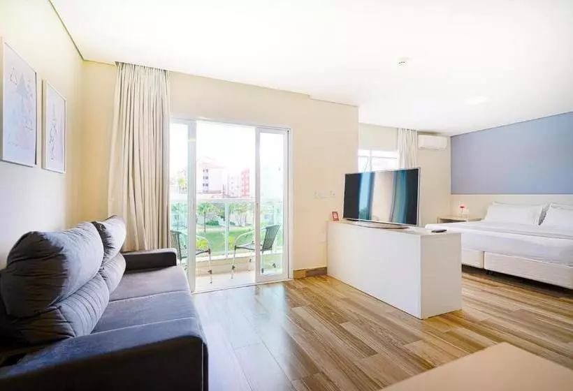 Hotelli Vinhedo Plaza