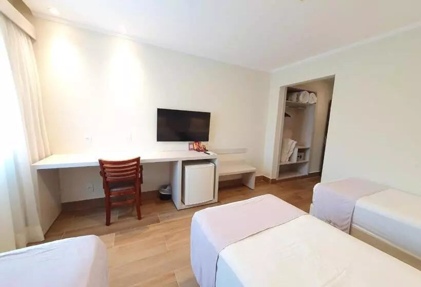 Hotelli Vinhedo Plaza