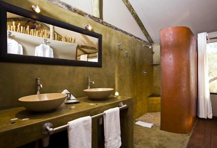 هتل Windhoek Game Camp