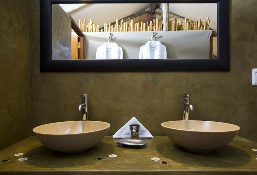 هتل Windhoek Game Camp