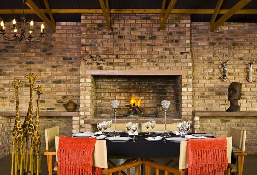 هتل Windhoek Game Camp