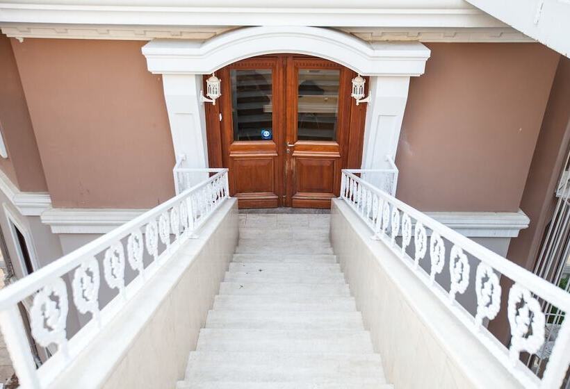 ホテル Tiara Buyukada