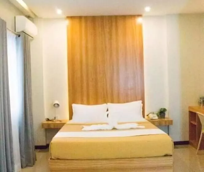 هتل Elti Suites