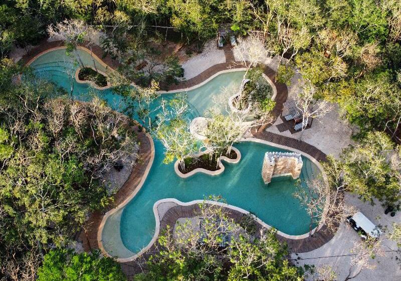 Отель Oriundo Luxury Nature Villas