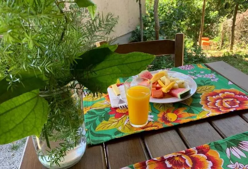 Aamiaismajoitus (B&B) Villa California