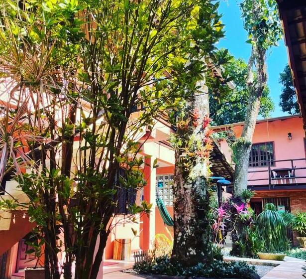 هاستل Biergarten Suites
