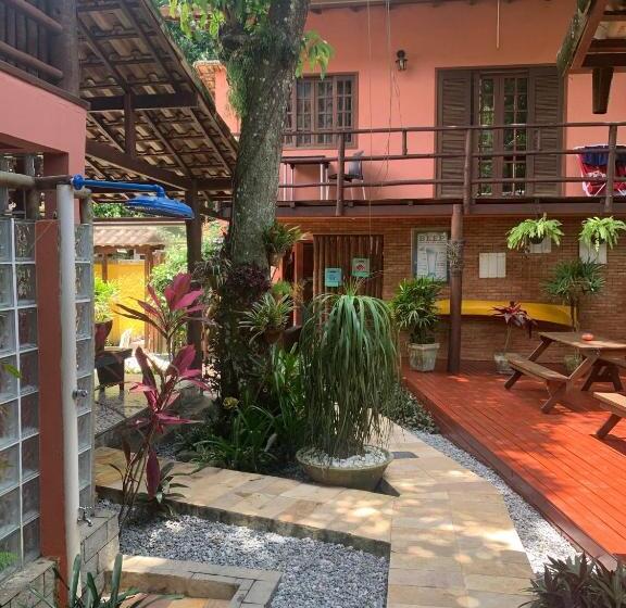 هاستل Biergarten Suites