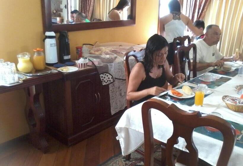 ベッドアンドブレックファースト Village Pendotiba