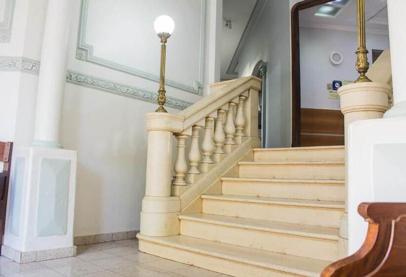 Отель Municipal