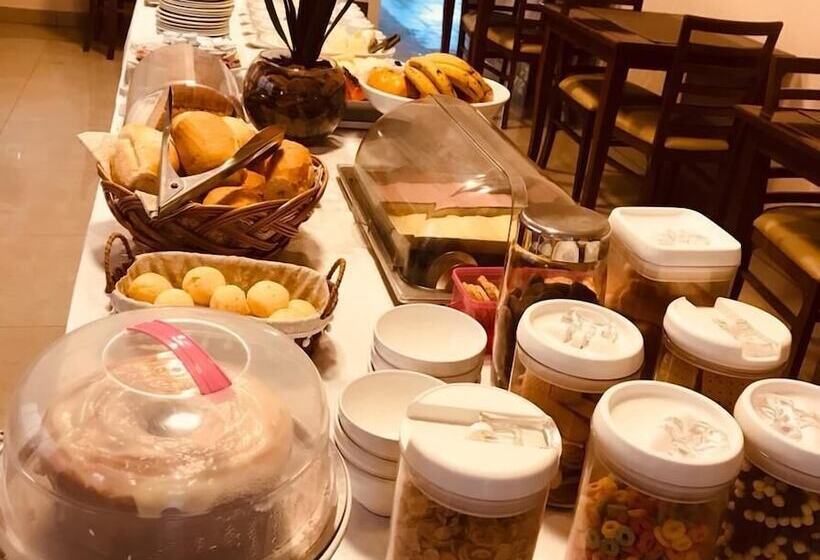 בית מלון כפרי Leme Plaza