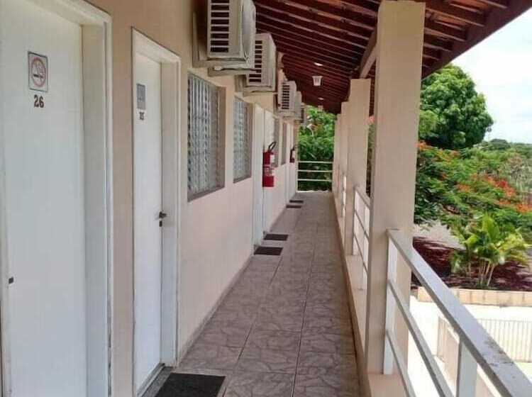 בית מלון כפרי Leme Plaza