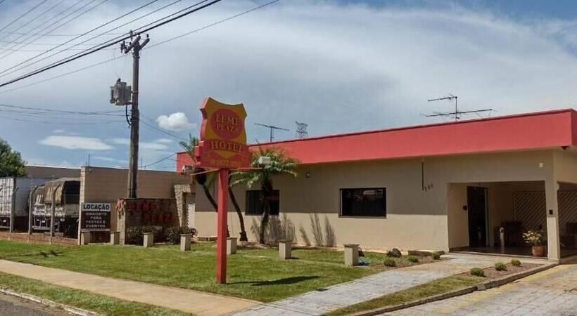 בית מלון כפרי Leme Plaza