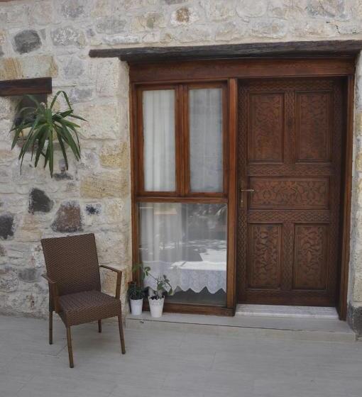Taş Avlu Butik Otel
