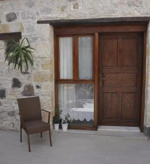 Taş Avlu Butik Otel
