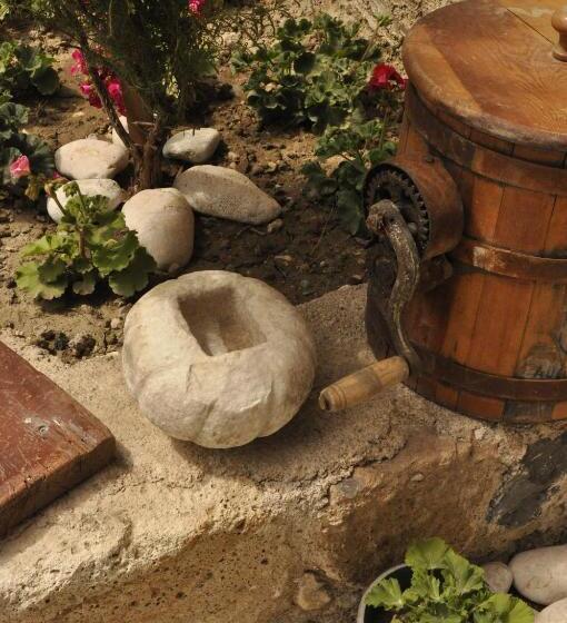 Taş Avlu Butik Otel