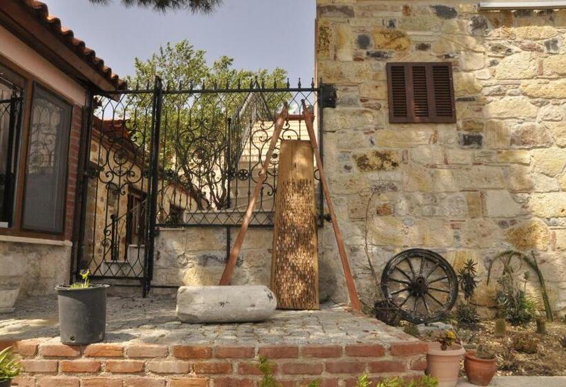 Taş Avlu Butik Otel