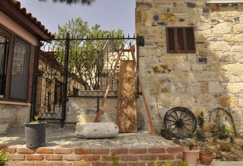 Taş Avlu Butik Otel