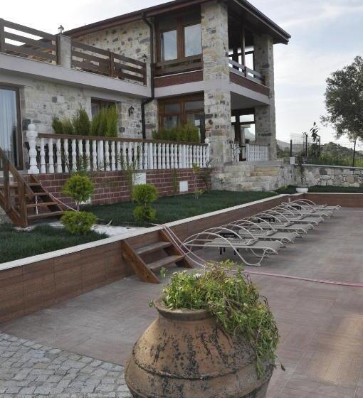 Taş Avlu Butik Otel