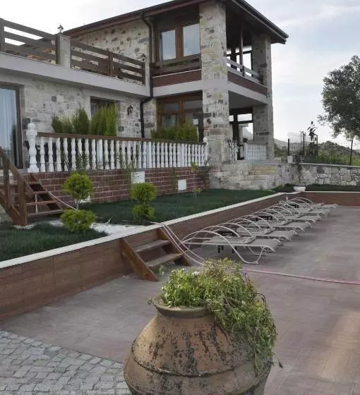 Taş Avlu Butik Otel