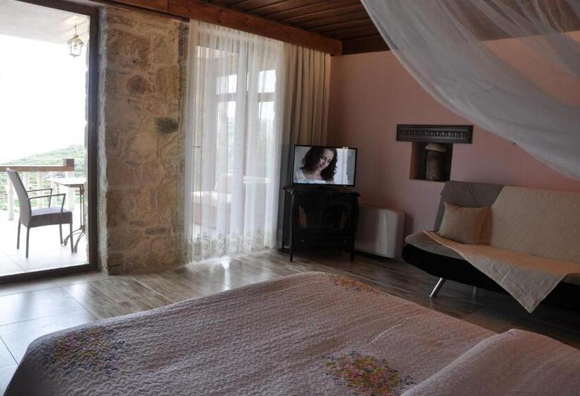 Taş Avlu Butik Otel