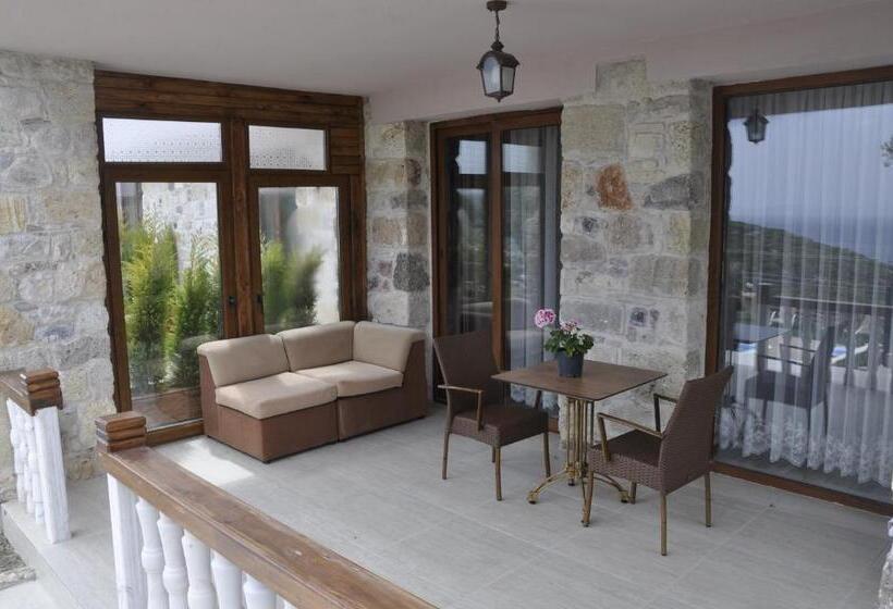 Taş Avlu Butik Otel