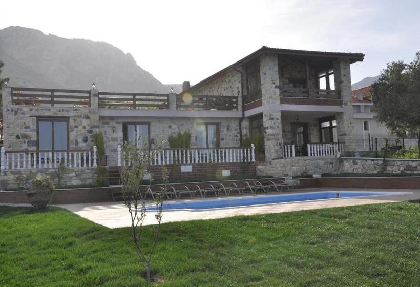 Taş Avlu Butik Otel