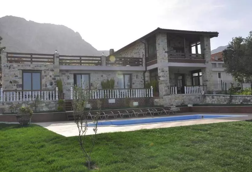Taş Avlu Butik Otel