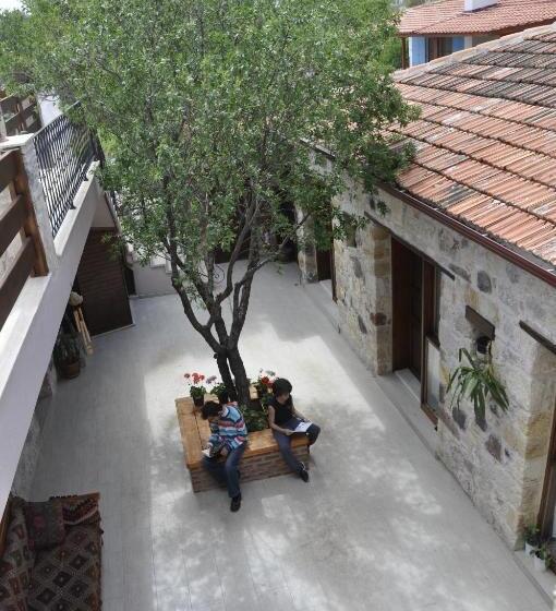 Taş Avlu Butik Otel