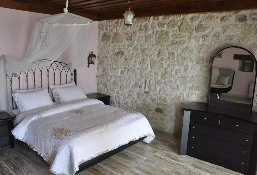 Taş Avlu Butik Otel