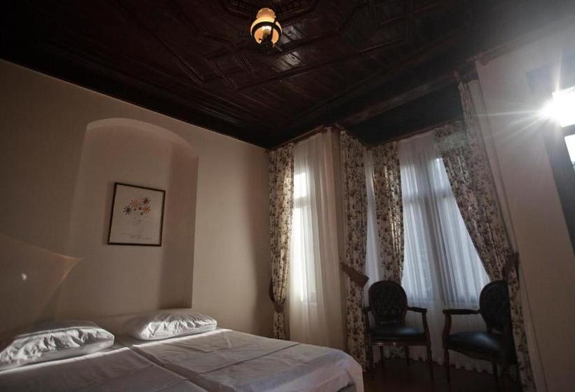 Veni Vidi Dormi  Hostel