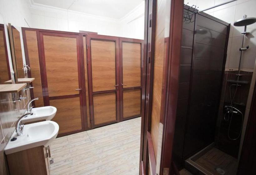 Veni Vidi Dormi  Hostel