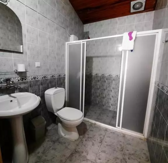 تختخواب و صبحانه Ali Baba's House
