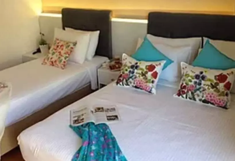 تختخواب و صبحانه Lavender S Lodge