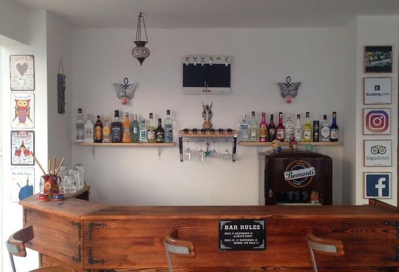 تختخواب و صبحانه Lavender S Lodge