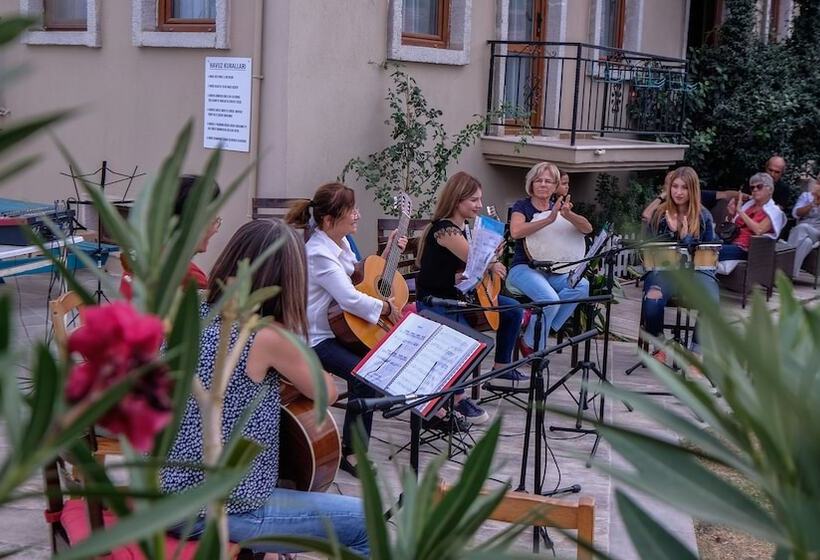 Отель Karaburun Konak