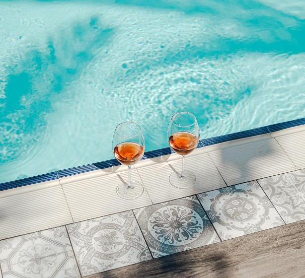 تختخواب و صبحانه Azur