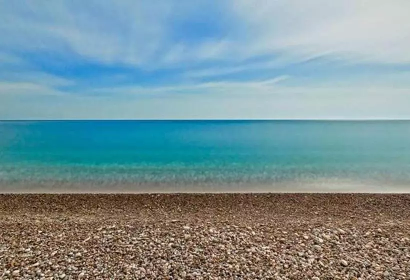 تختخواب و صبحانه Azur